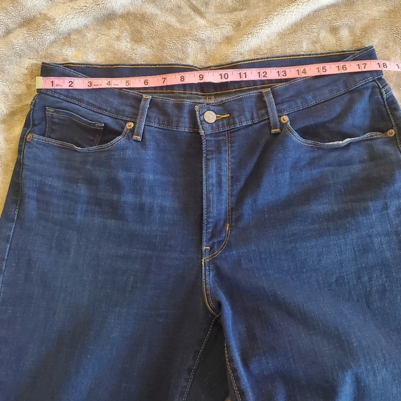 Levi's Ladies Classic Straight Leg Jeans, Size 16 - Picture 5 of 8